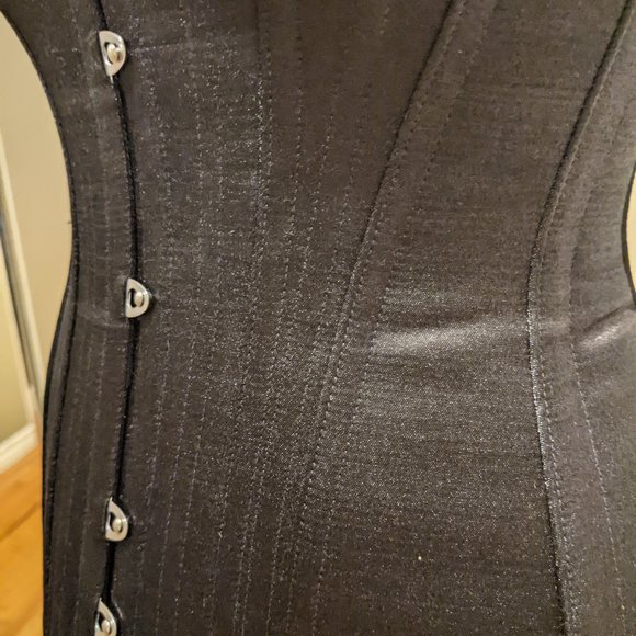 Mint Condition High-Quality Black Corset - Picture 5 of 11